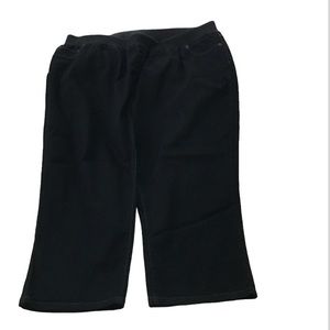 26-28W Black Petite Pull On Avenue Jeans